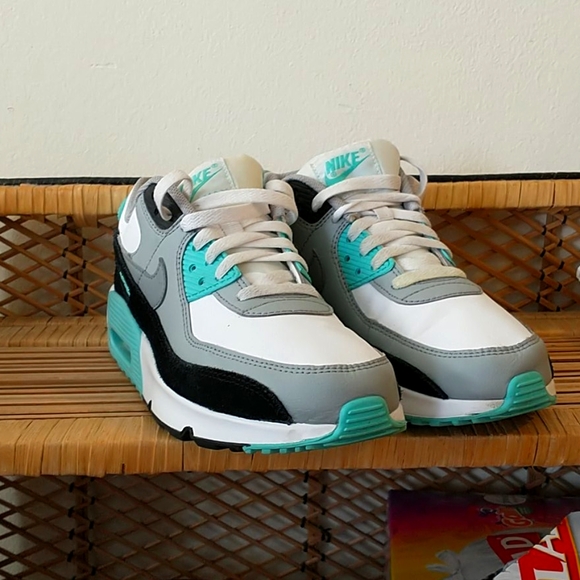 Sneakers - Picture 1 of 2